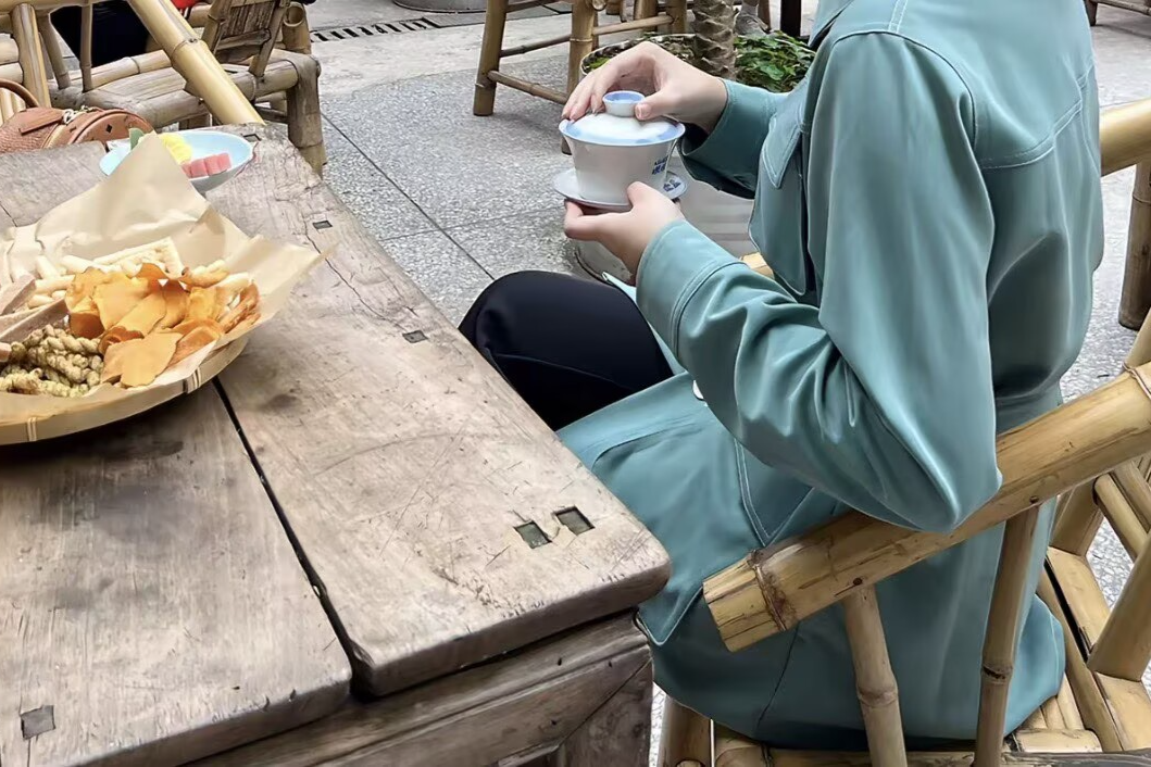铜元局土著私藏|铜元之光白日梦坝坝茶,坐这里喝茶看江