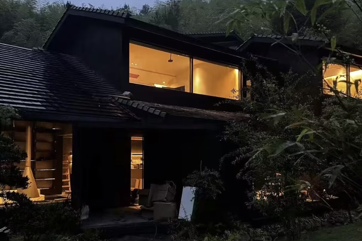金刀峡慢漫崖居|小塘村3组依山小屋,落地窗把山色框进梦里