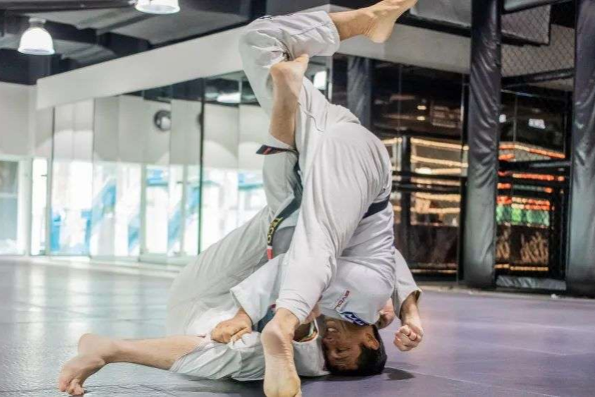 南坪这家巴西柔术馆,我用4周时间做了详细测评