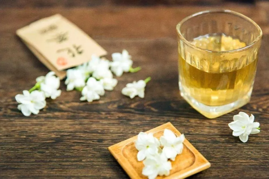 鹅岭二厂最神秘的新茶饮｜码头茶肆的窨川茉莉气泡茶，凭什么一杯卖到排队