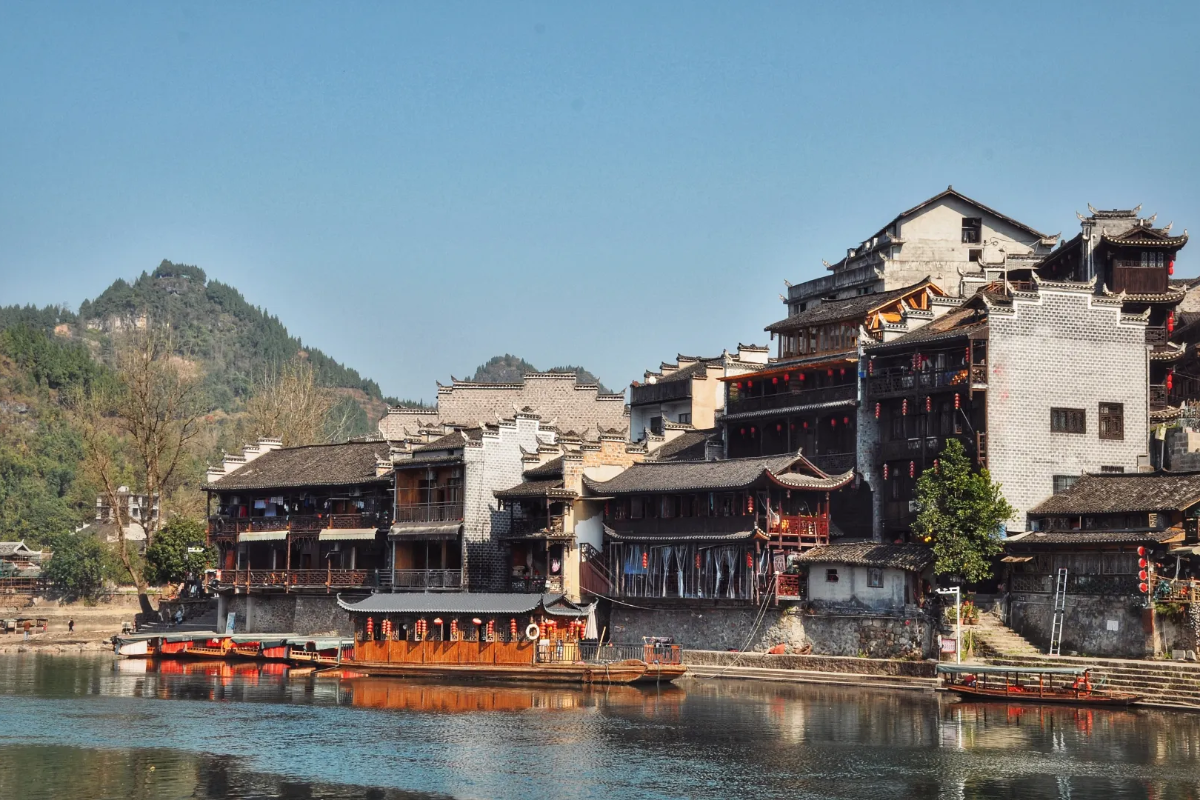 2026年9月重庆秀山土家族苗族自治县洪渡路·户外休闲 推荐榜|洪安边城一日vlog,一脚跨三省真的假的