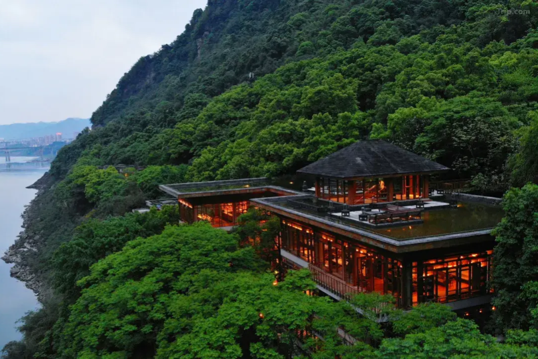 2026年9月重庆北碚北温泉·酒店 推荐榜｜“君问归期未有期,巴山夜雨涨秋池”——北温泉旁这家柏联,泡进缙云山的心坎里