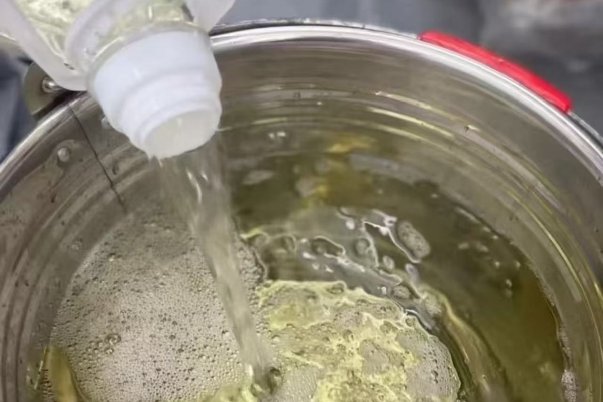 一杯纯粮酒的背后，是梁平万京酒厂对古法酿造的坚守