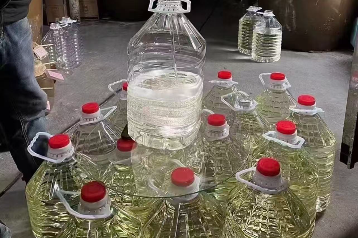 白酒不只是男士专属，梁平万京酒厂低度纯粮酒，微醺刚刚好
