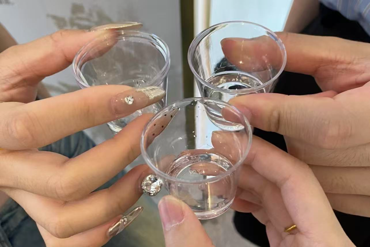 白酒颜色越黄越好？梁平万京酒厂教你别被"老酒"忽悠了